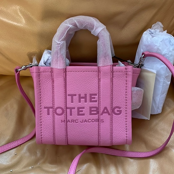 MARC JACOBS Pink Tote Bags